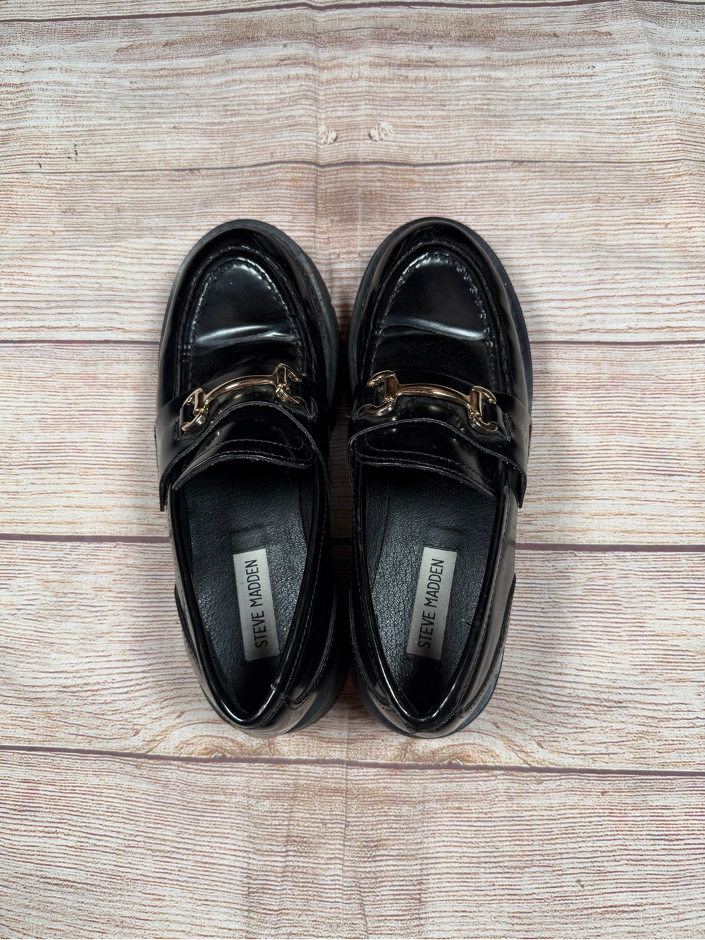 Steve Madden Lando Black Leather Lug-Sole Loafers with Gold Bit Preppy Old Money - Picture 3 of 8